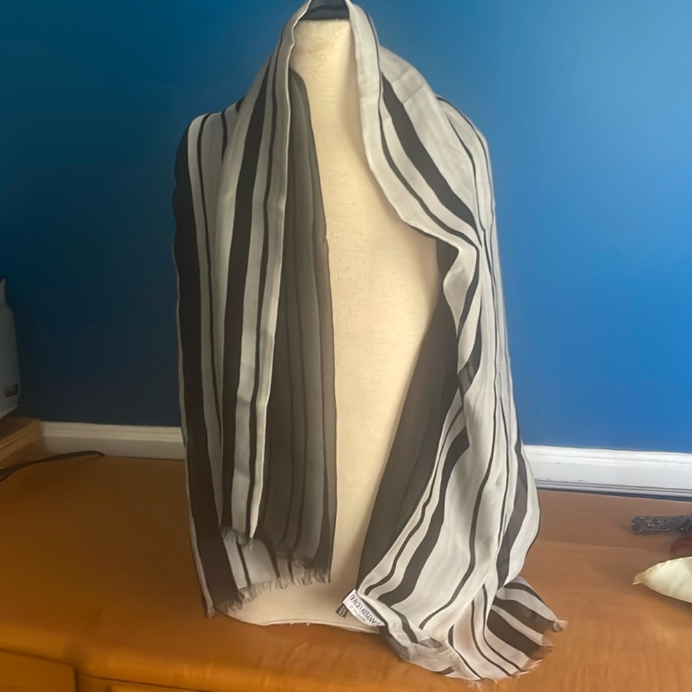 Giorgio Armani Le Collezioni 100% Seta Silk Head or Neck Scarf